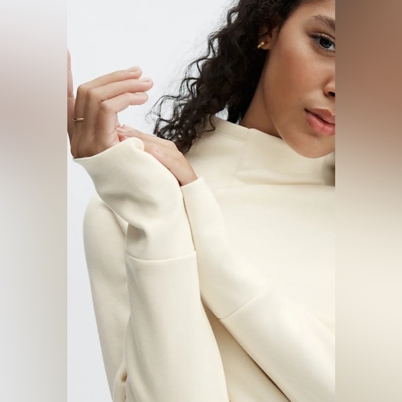 FABLETICS Zaylee Funnel Neck Pullover Tunic Sweatshirt in Warm White Size M NWT - Picture 3 of 10